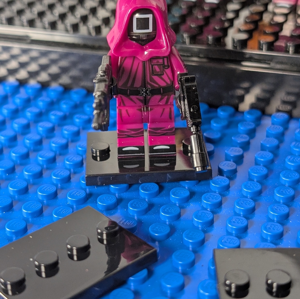 7 Minifigures- Netflix Squid Game the Challenge Building Block Toy Action Figure - Picture 9 of 11